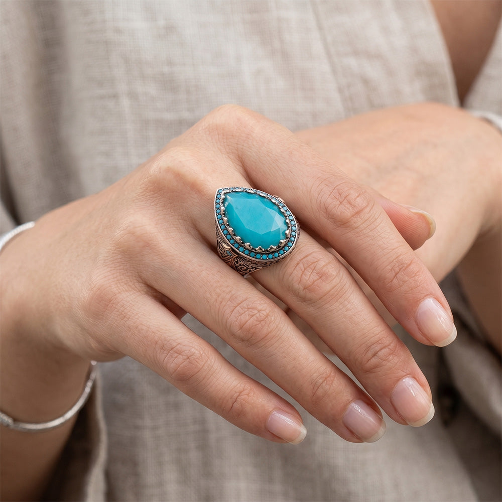 Handgemachter Halo-Fassung Ring – Turquoise 8,5 Karat |