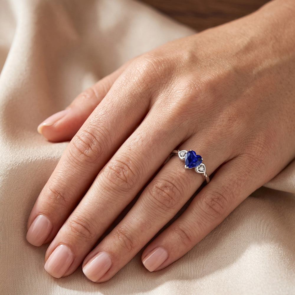 Heart Three Stone Natürlicher Diamant ( nicht im Labor gezüchtet ) & Deep Blue Saphir Ring 1,75 Karat