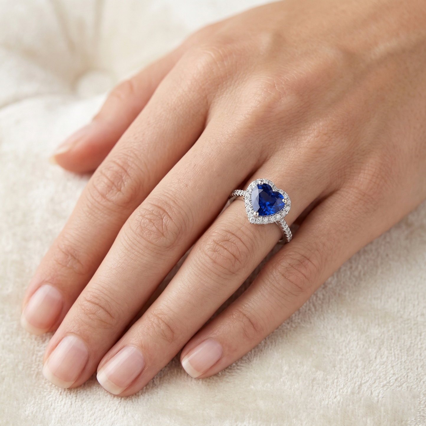 Herz Ceylon Saphir Runder Aus der Erde Abgebauter Natürlicher Diamanten Ring 4 Kt Weißgold 14K