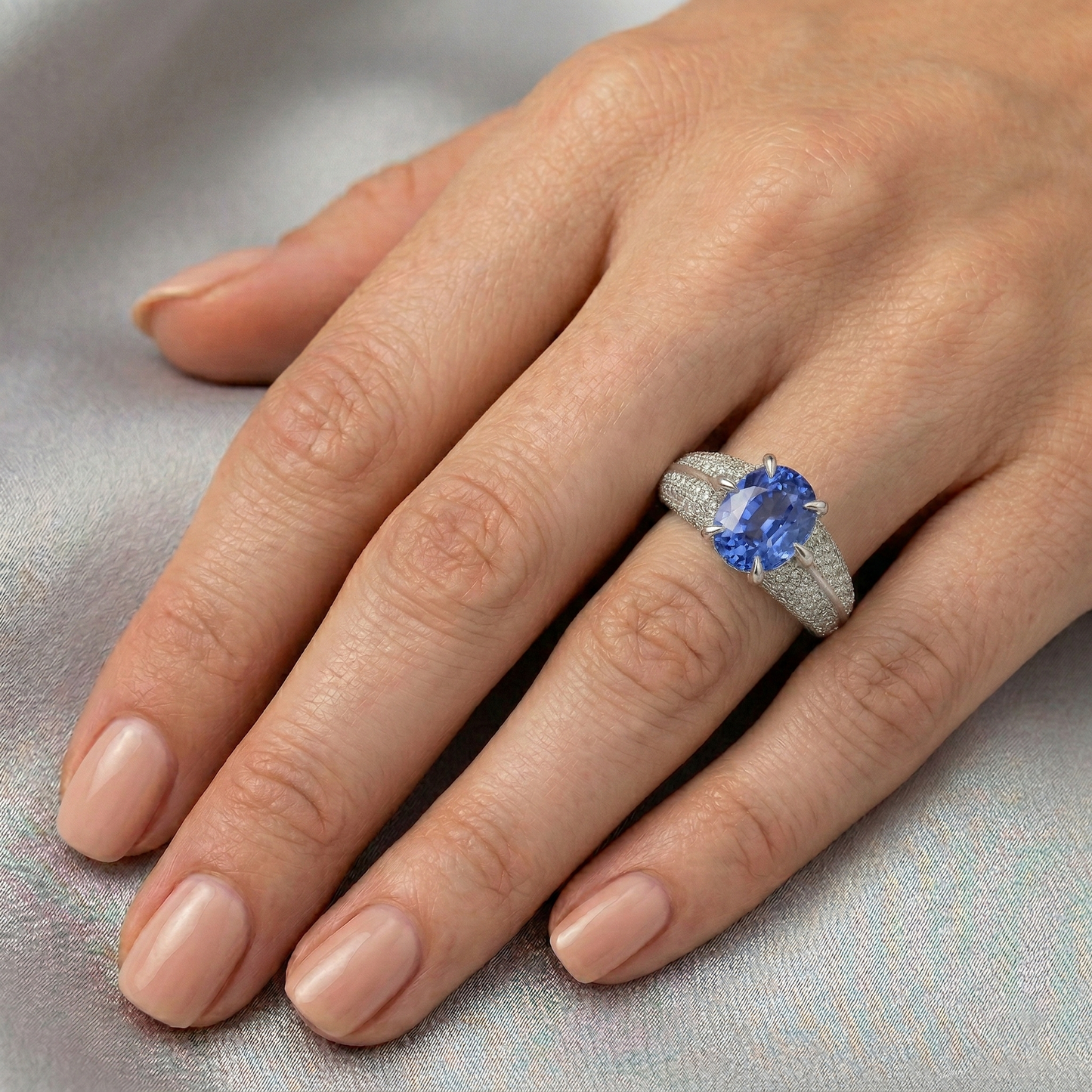 Hochwertiger Saphir- und Aus der Erde Abgebauter Natürlicher Diamantring