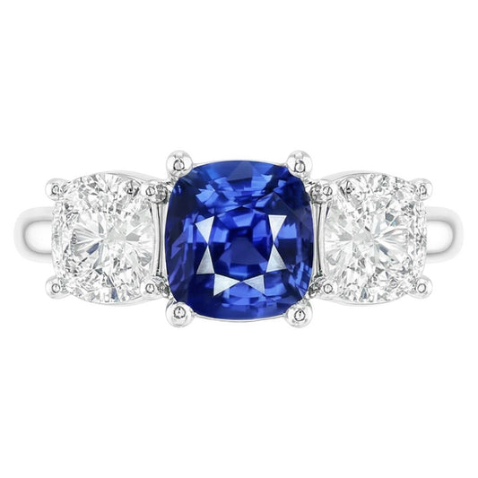 Kissen Saphir Drei Steine Ring 2,50 Karat Aus der Erde Abgebauter Natürlicher Diamanten Goldschmuck