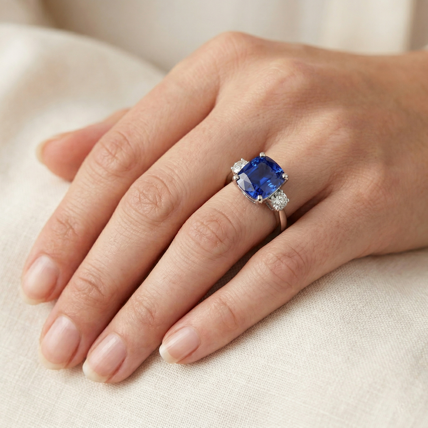 Kissen Sri Lanka Saphir Aus der Erde Abgebauter Natürlicher Diamant 3 Steine Ring 2,75 Karat