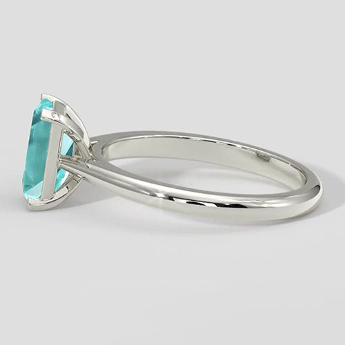 Klassischer Paraiba-Ring mit 2 Karat Smaragdschliff
