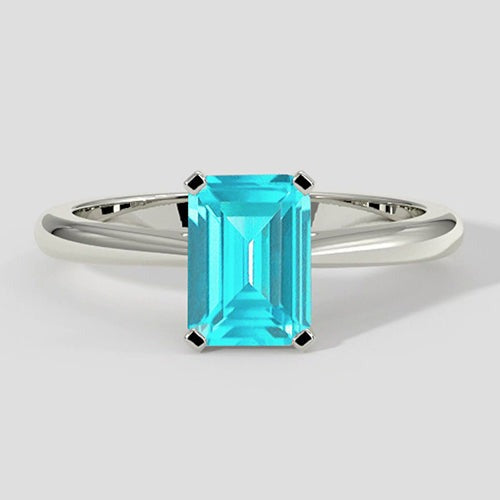 Klassischer Paraiba-Ring mit 2 Karat Smaragdschliff