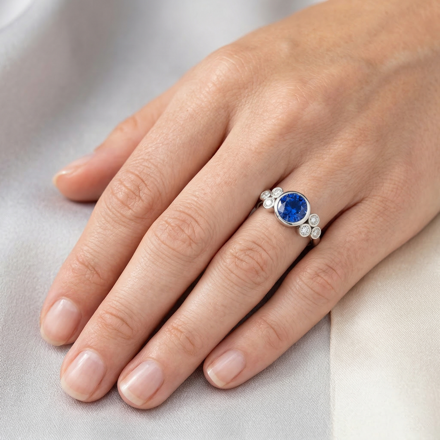 Lünette Set Ceylon Saphir und Aus der Erde Abgebauter Natürlicher Diamant Ring Weißgold 14K 2.70 Ct