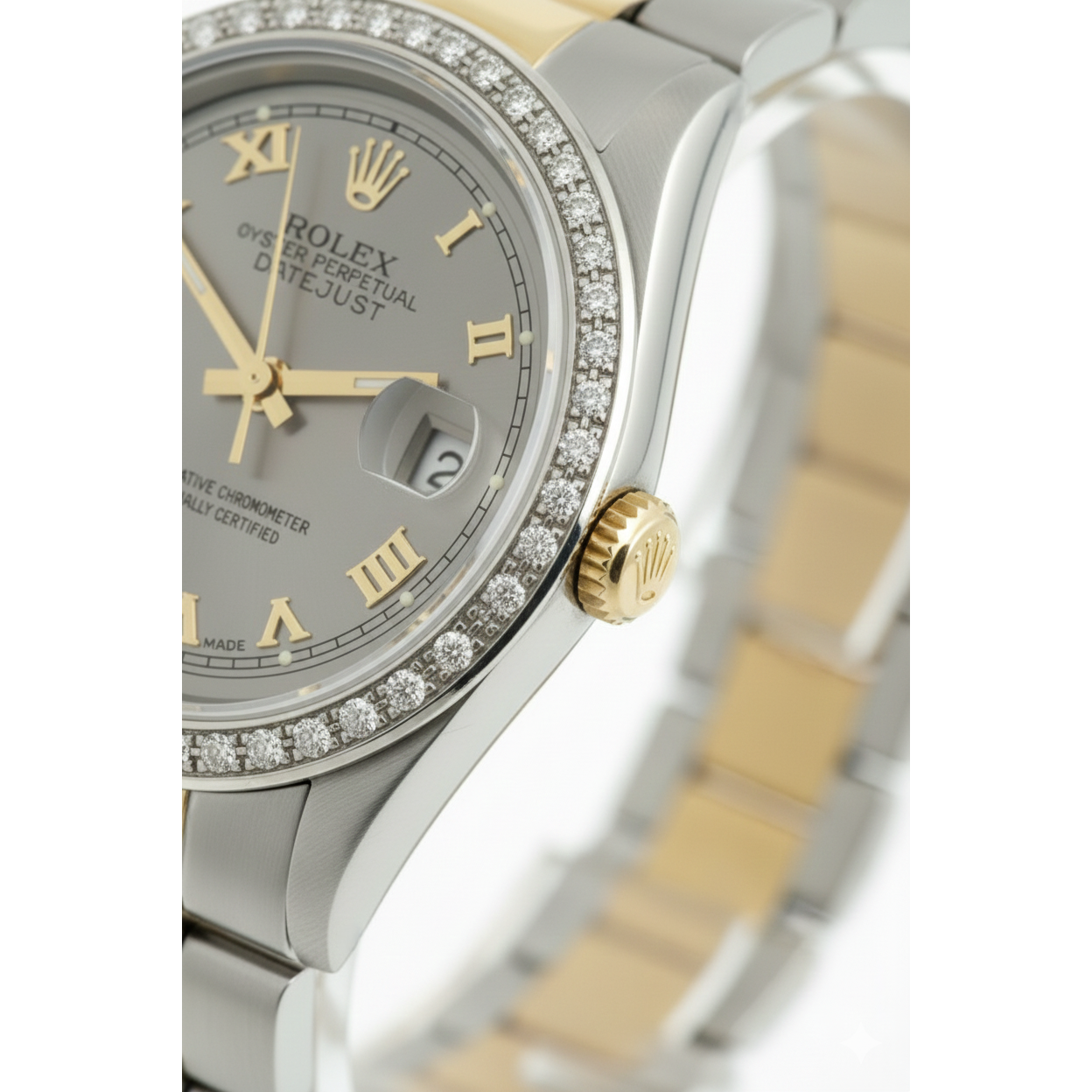 Mittelgroße Rolex-Uhr mit braunem Oyster-Armband und goldgrauem römischem Zifferblatt