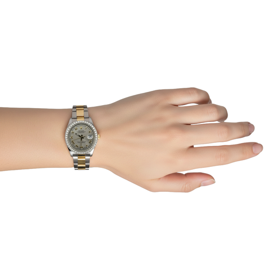 Mittelgroße Rolex-Uhr mit braunem Oyster-Armband und goldgrauem römischem Zifferblatt P2