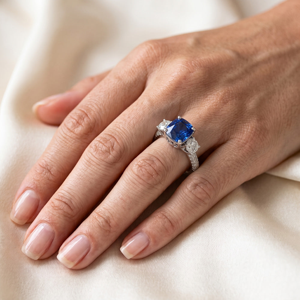 Natürlicher Diamant ( nicht im Labor gezüchtet ) 3 Steine Stil Kissen Sri Lanka Saphir Ring 3,50 Karat