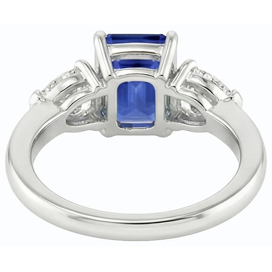 Natürlicher Diamant ( nicht im Labor gezüchtet )-Drei-Steine-Ring in Smaragd Shaped Deep Blue Saphir 2,50 Karat
