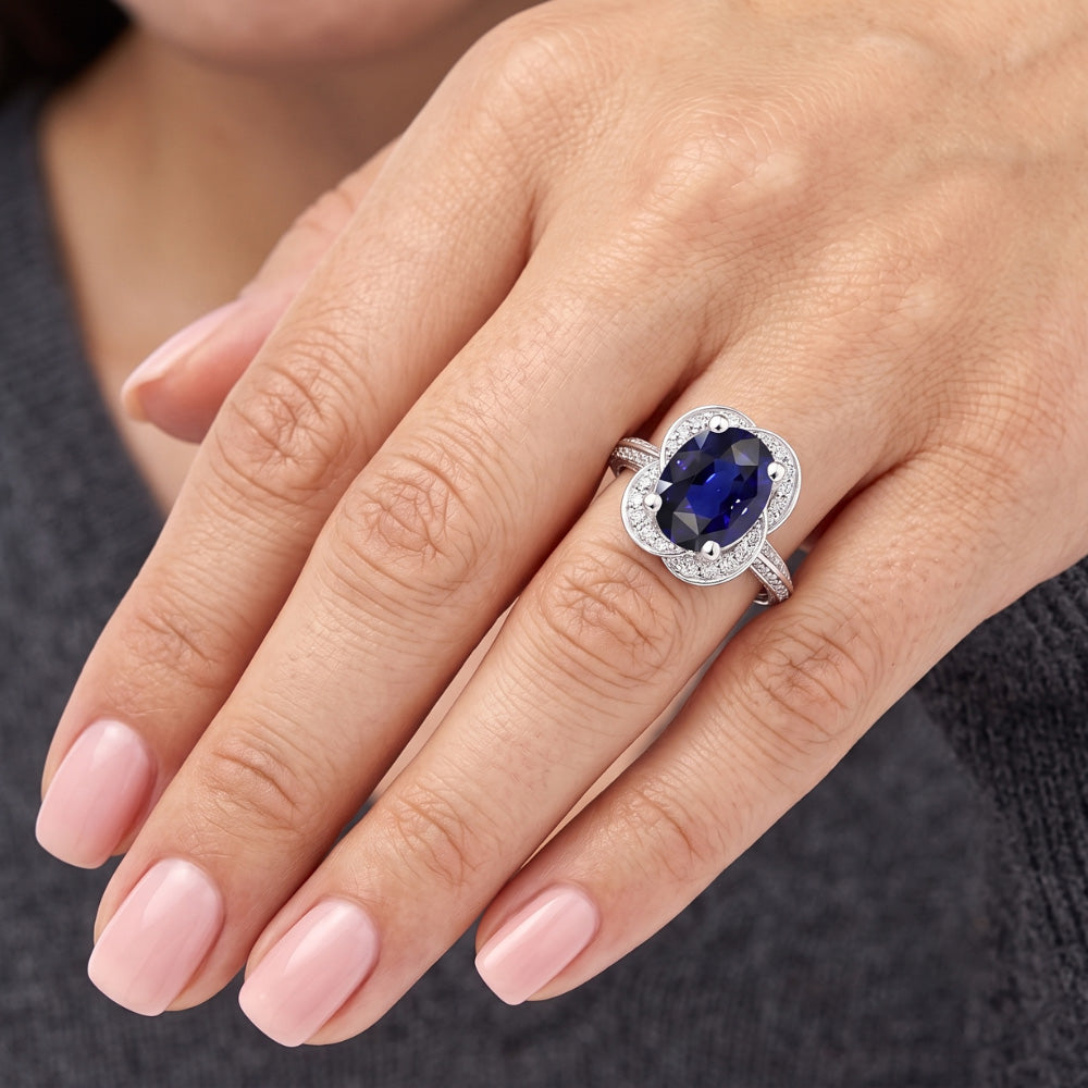 Oval Halo Sri Lanka Saphirring 5 Karat Natürlicher Diamant ( nicht im Labor gezüchtet )en im Blumenstil