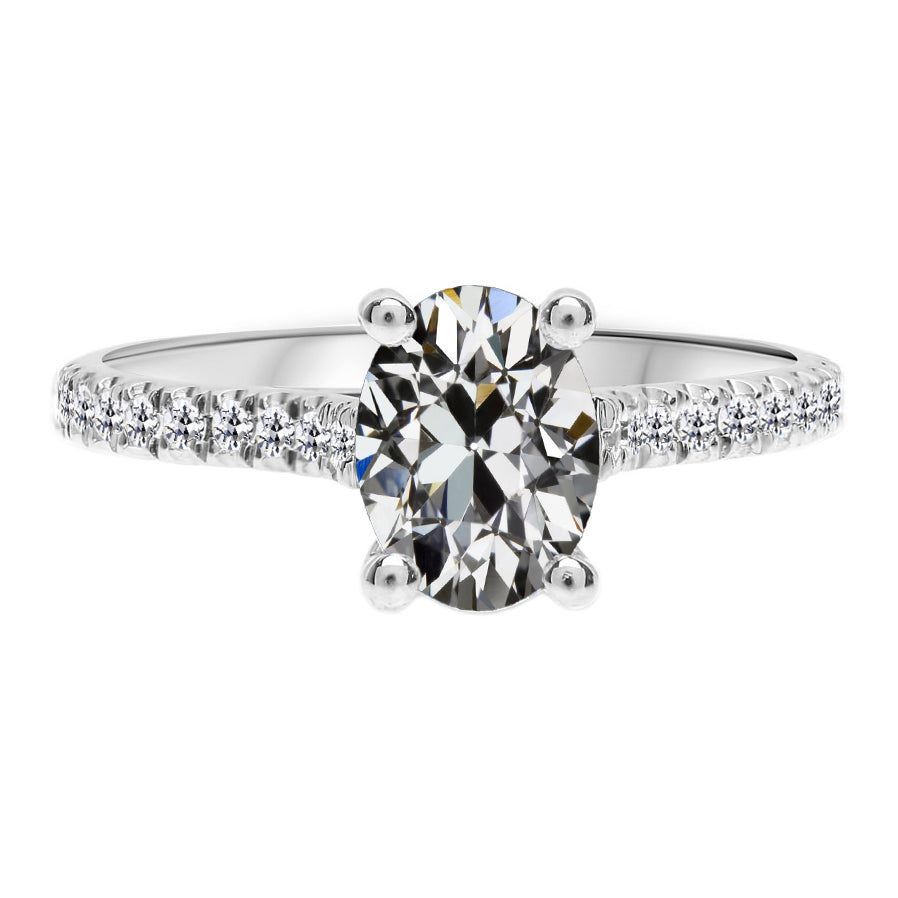 Glänzender Edler Diamant Solitär mit Seitensteinen 4,50 Karat – Hauptansicht