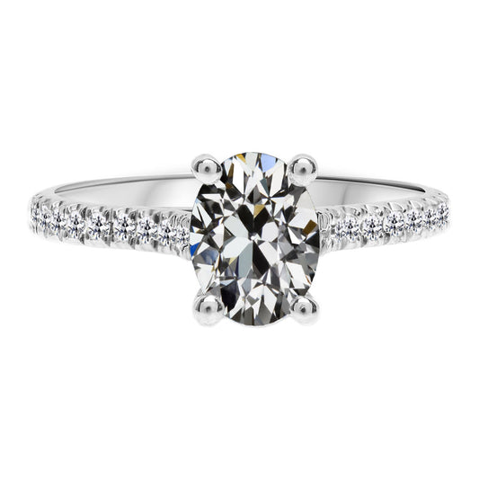 Glänzender Edler Diamant Solitär mit Seitensteinen 4,50 Karat – Hauptansicht
