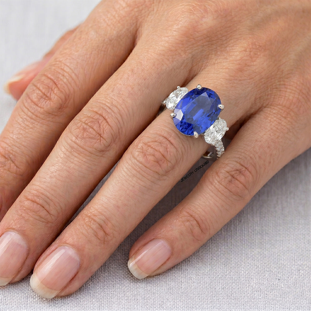 Ovaler Saphir-Aus der Erde Abgebauter Natürlicher Diamantring mit 10 Carat