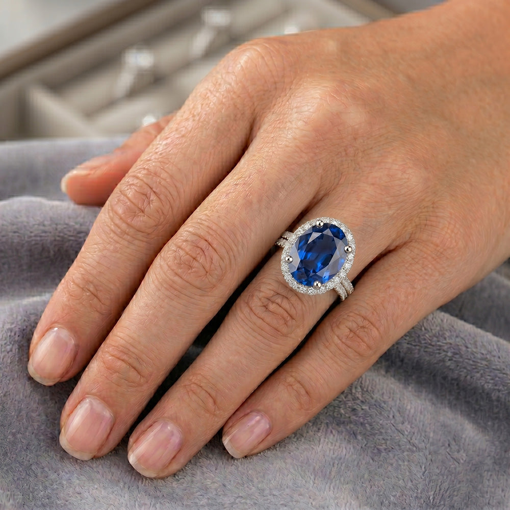 Ovaler blauer Saphir Halo-Verlobungsring-Set 10,25 Karat Weißgold