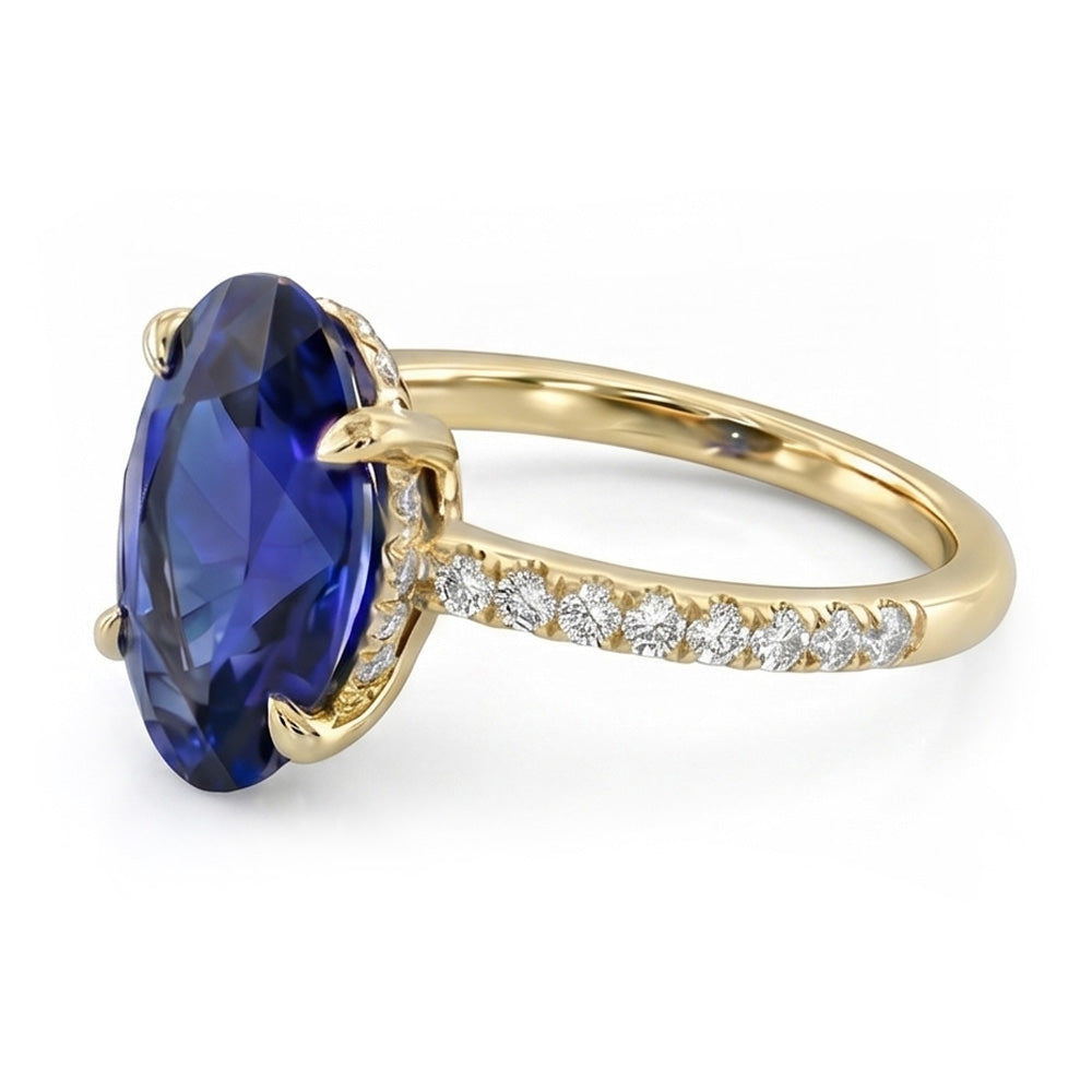 Ovaler blauer Saphirring aus Gelbgold mit Akzenten 4 Karat