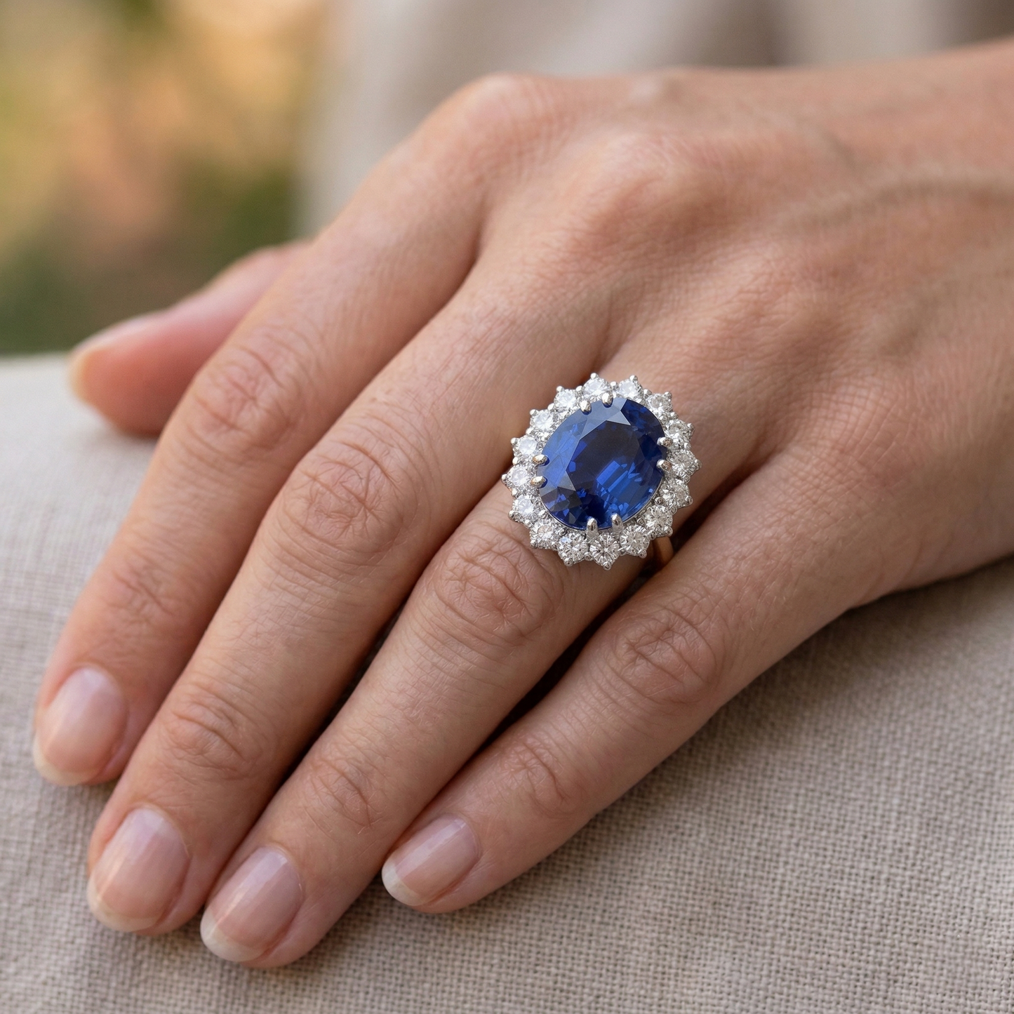 Ovaler Ceylon Saphir Aus der Erde Abgebauter Natürlicher Diamanten 8.51 Ct Ring Zweifarbiges Weißgold 14K