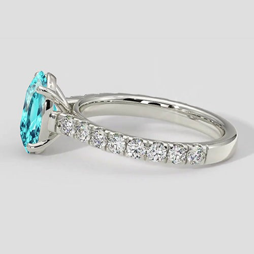 Ovaler Paraiba-Ring mit Diamantband