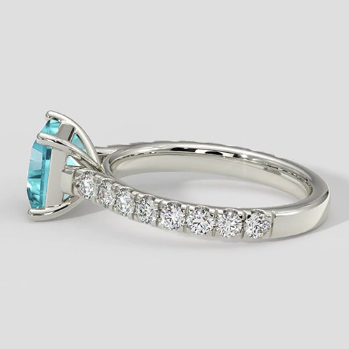 Paraiba-Ring mit Pavé-Diamanten im Kissenschliff