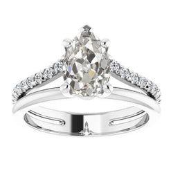 Erdgewonnener Edler Diamant Solitär mit Seitensteinen – 14K