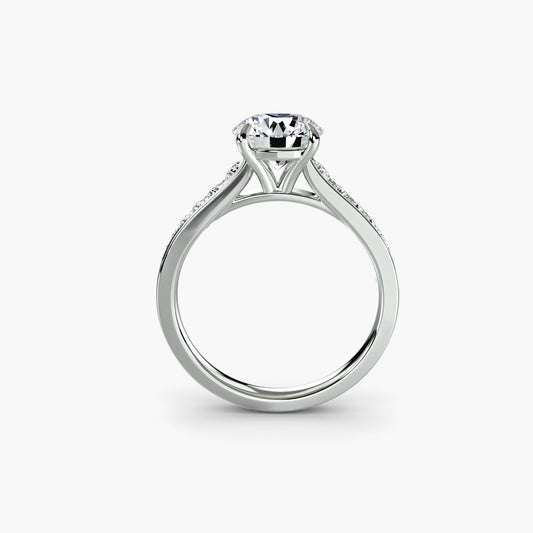 Brillantschliff Schmuckstein Ring in Gold – Frontansicht