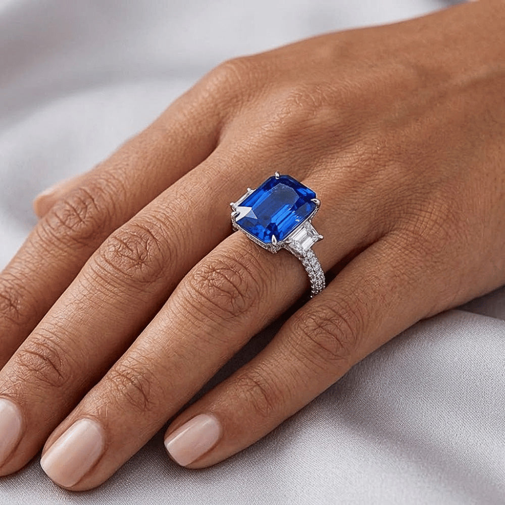 Radiant Natürlicher Diamant ( nicht im Labor gezüchtet ) 3 Stone Saphir Ring mit Akzenten 4,50 Karat Gold