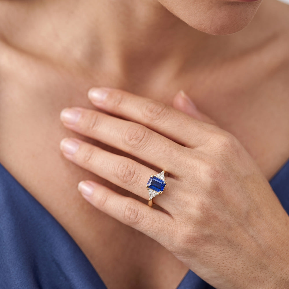 Ring aus Smaragd blauem Saphir mit 3 Steinen und Billionen Natürlicher Diamant ( nicht im Labor gezüchtet )en 2,50 Karat