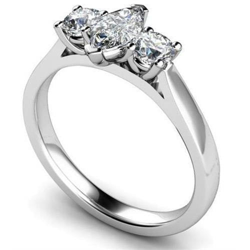 Ring aus Weißgold mit Marquise und 2 Karat Echt Aus der Erde Abgebauter Natürlicher Diamanten im Rundschliff mit drei Steinen