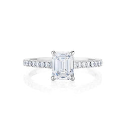 Ring aus Weißgold mit Smaragd und Echt Aus der Erde Abgebauter Natürlicher Diamanten im Rundschliff mit 3.25 ct und Akzenten