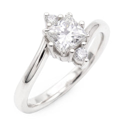 Ring mit 3 Steinen Prinzessin und Echt Aus der Erde Abgebauter Natürlicher Diamanten im Rundschliff 2,20 Karat Weißgold