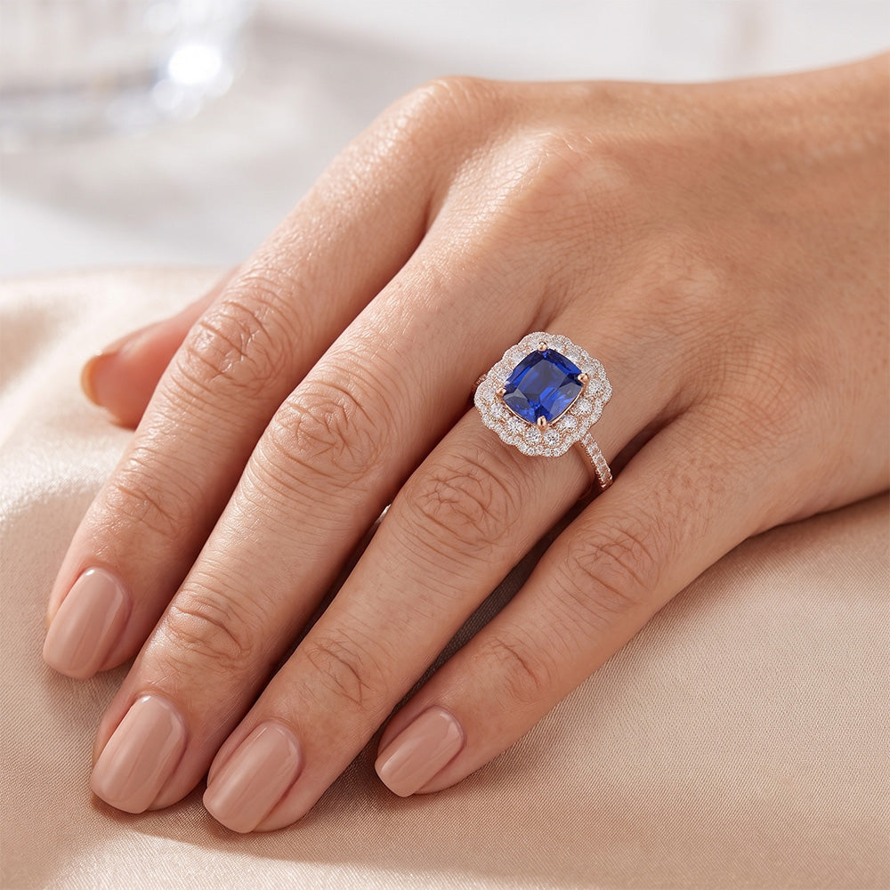 Ringkissen mit Halo-Aus der Erde Abgebauter Natürlicher Diamant aus Roségold, blauer Saphir, Zentrum 3.75 Karat