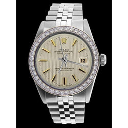 Rolex-Herrenuhr mit weißem Stick-Zifferblatt, Edelstahl-Armband und Diamant-Lünette. SCHNELLES SET
