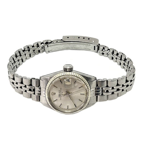 Rolex-Uhr mit Datumsanzeige und silbernem Stabzifferblatt aus Edelstahl, 26 mm