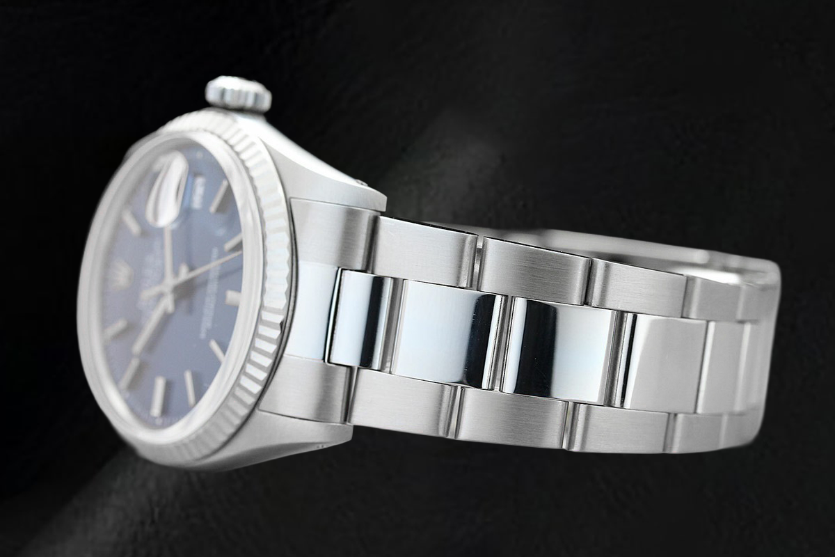 Rolex Datejust 36 mm Uhr aus Edelstahl mit geriffelter Lünette und blauem Zifferblatt mit Stabindizes