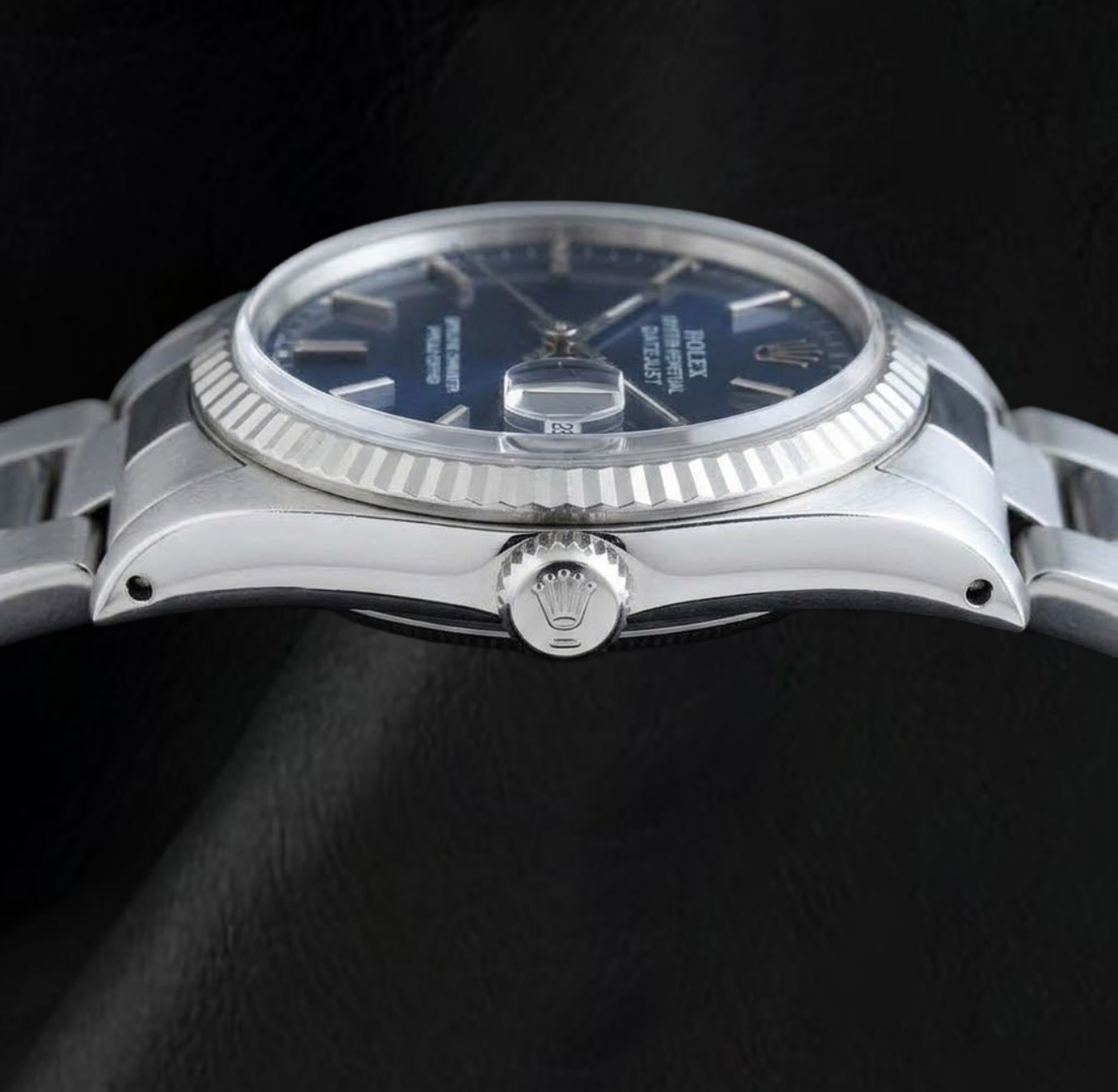 Rolex Datejust 36 mm Uhr aus Edelstahl mit geriffelter Lünette und blauem Zifferblatt mit Stabindizes