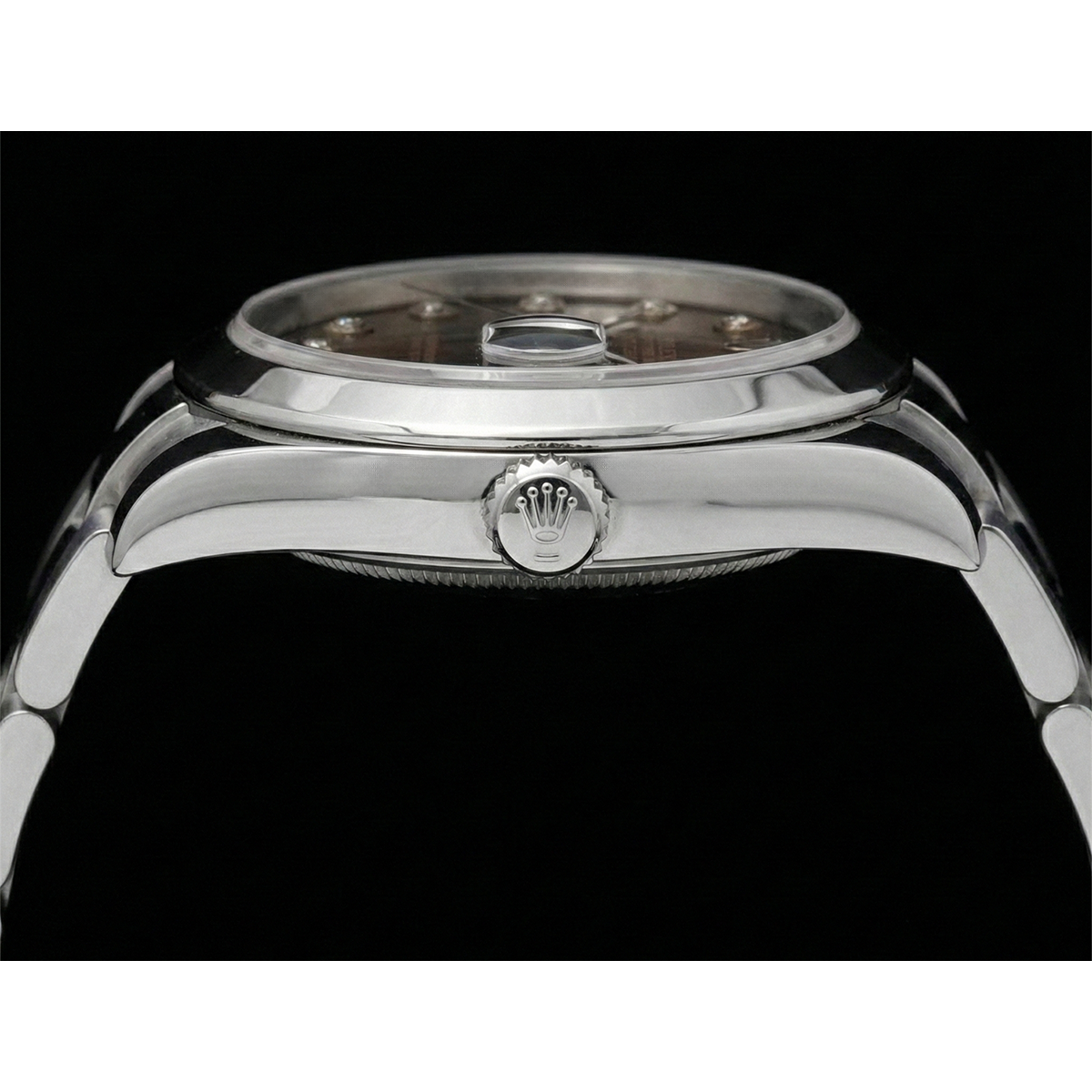 Exquisiter Rolex 0,20 Karat – Schrägansicht