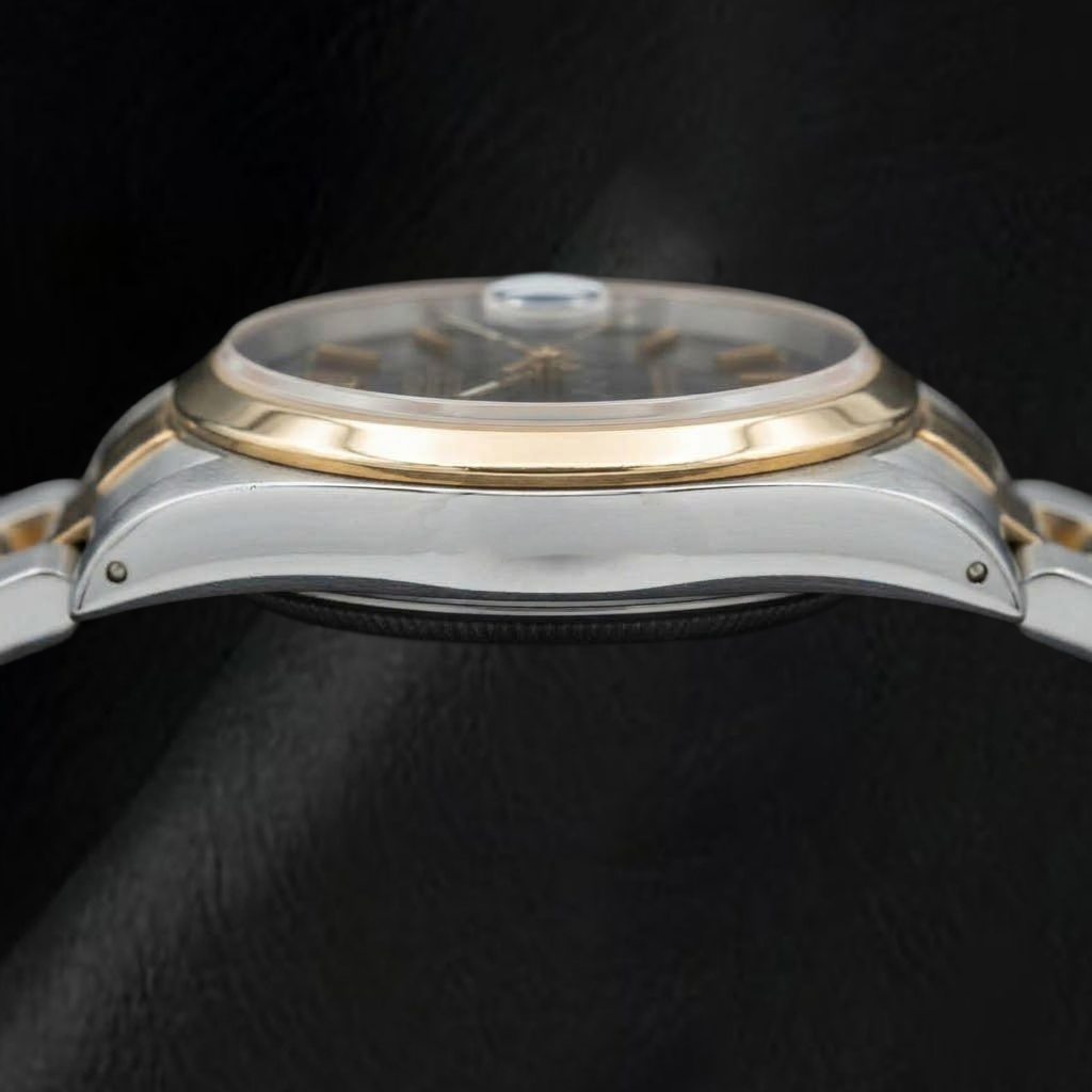 Rolex 16203 Datejust 36 mm Armbanduhr, schwarzes Zifferblatt mit Stabindizes, Bicolor Oyster-Armband