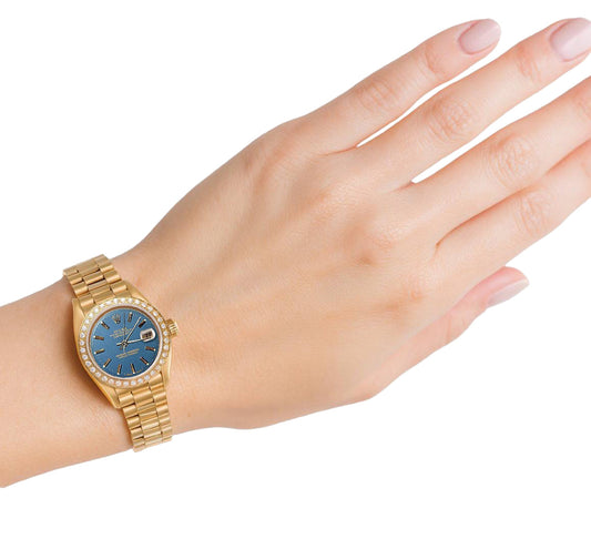 Rolex DateJust-Uhr mit blauem Stick-Zifferblatt und goldener Präsidenten-Diamantlünette P2