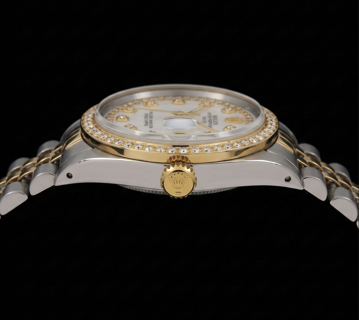 Rolex Date 1505 34 mm Bicolor Uhr mit weißem Perlmutt-String-Diamantzifferblatt