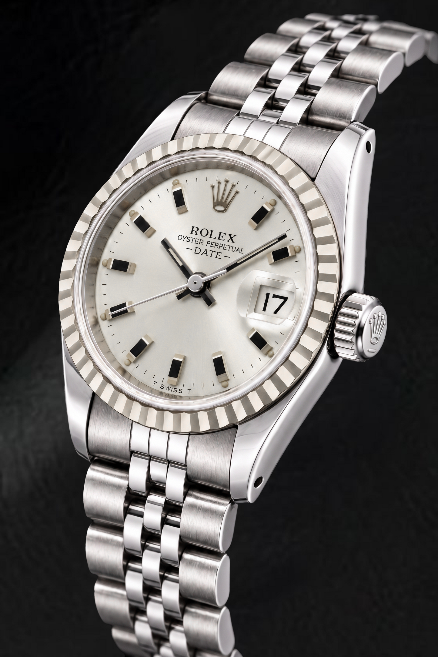 Rolex Date 6924 26 mm Edelstahluhr mit silbernem Zifferblatt mit leuchtenden Stabindizes