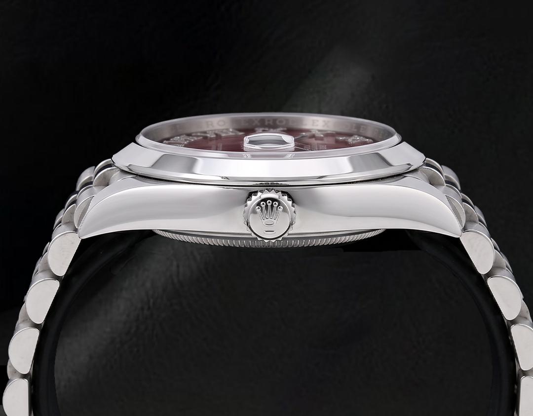 Rolex Datejust 126300 41 mm Edelstahluhr mit rotem Diamantzifferblatt und römischen Ziffern