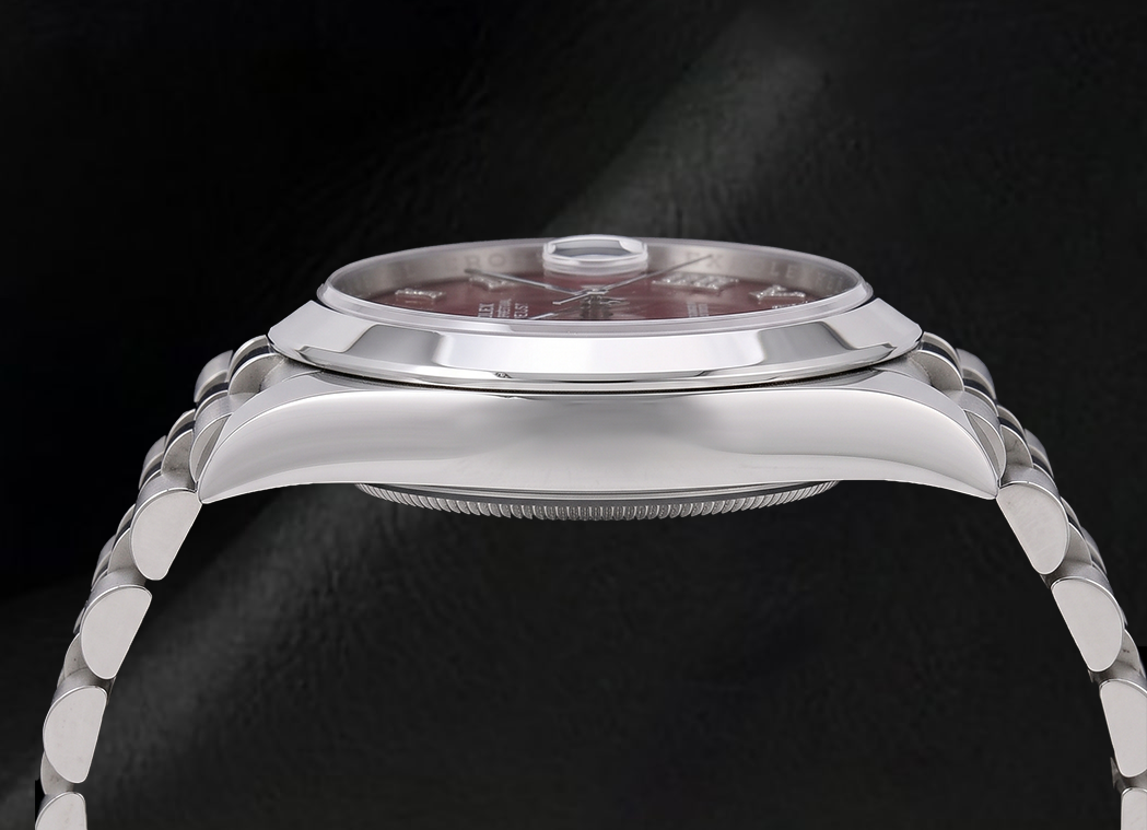 Rolex Datejust 126300 41 mm Edelstahluhr mit rotem Diamantzifferblatt und römischen Ziffern