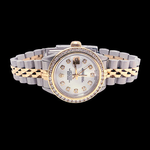 Gold mit Diamantzifferblatt und Kanalfassung