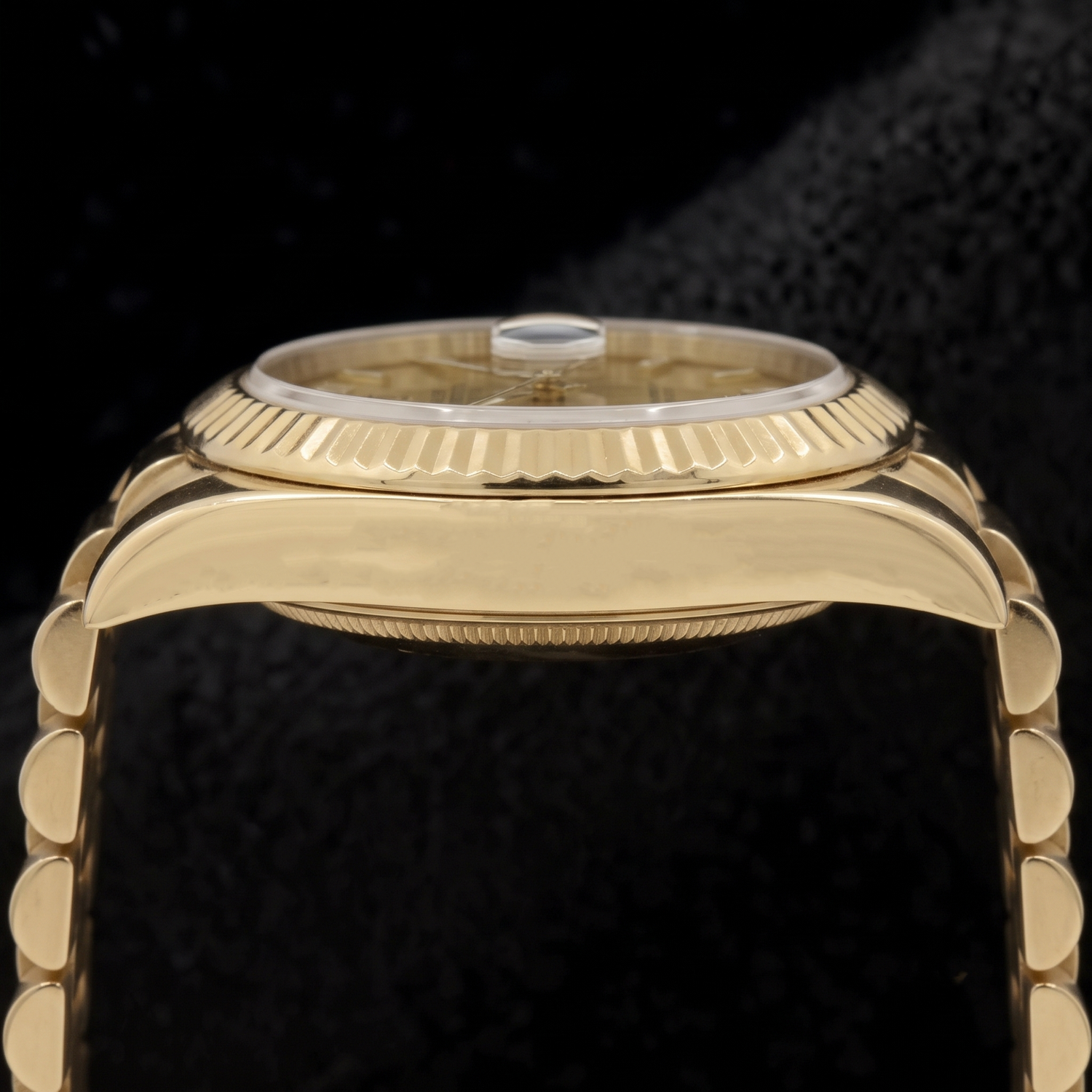 Rolex Day-Date II Herrenuhr 41 mm Gelbgold mit Champagnerfarbenem Zifferblatt