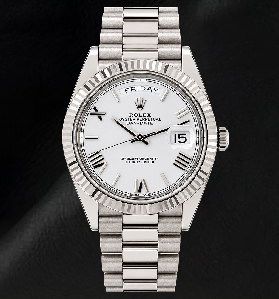 Rolex Day-Date 228239 40 mm Uhr aus 18 Karat Weißgold, weißes Zifferblatt mit römischen Ziffern
