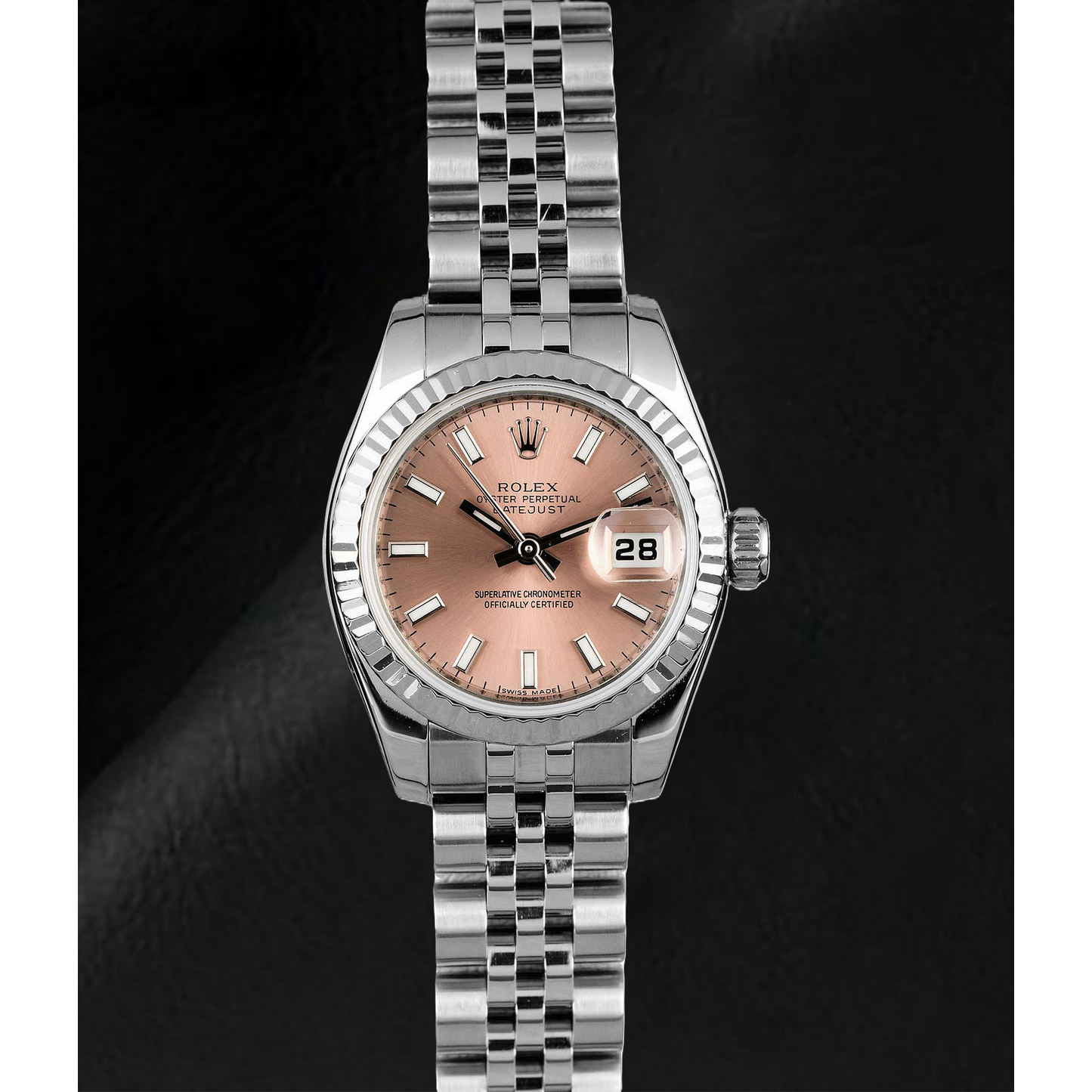 Rolex Lady Datejust 26 mm, lachsfarbenes Zifferblatt, geriffelte Lünette, Jubilee-Schließe, verdeckte Faltschließe