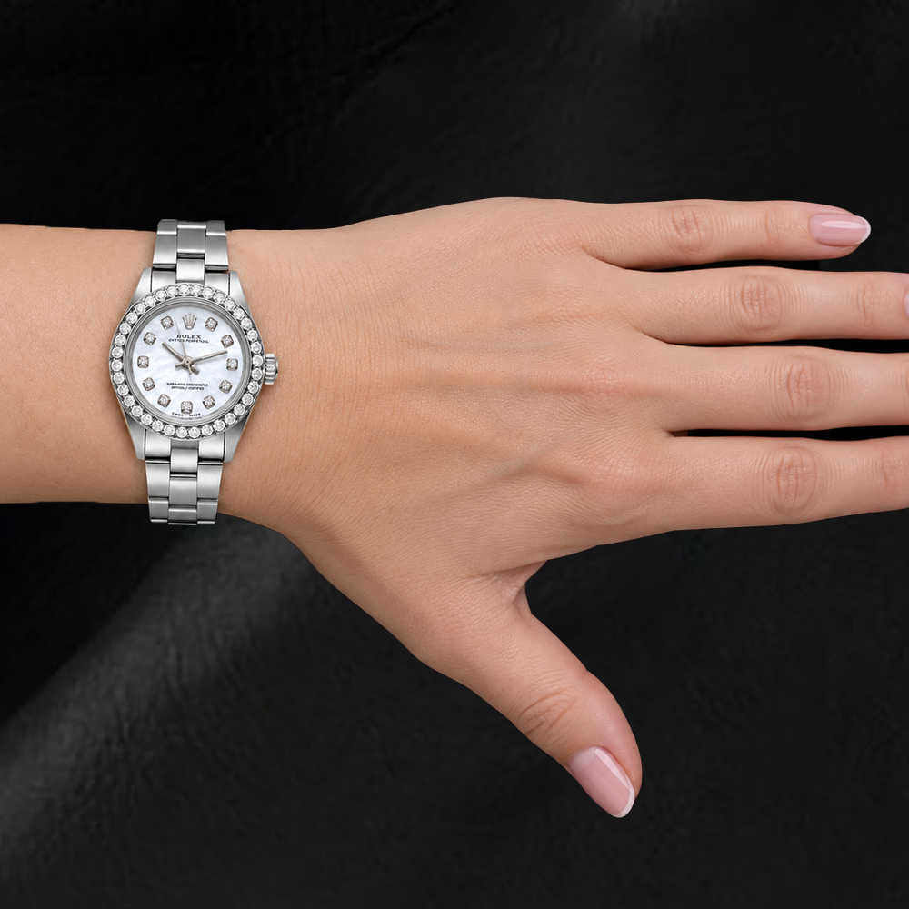 Rolex Oyster Perpetual 67193 26 mm Edelstahl Uhr mit Diamantzifferblatt aus weißem Perlmutt