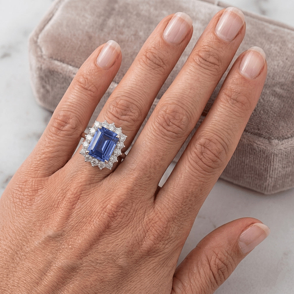 Runder Aus der Erde Abgebauter Natürlicher Diamant Halo Ring Flower Style Smaragdblauer Saphir 4,50 Karat