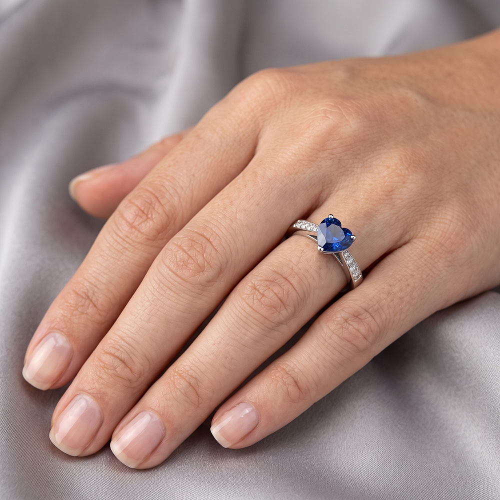 Runder Natürlicher Diamant ( nicht im Labor gezüchtet )-Herz-Edelstein-Ring Natürlicher blauer Saphir 2 Karat
