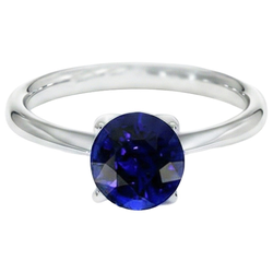 Runder Saphir-Ring mit einem Stein