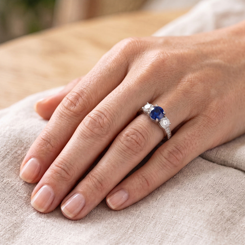 Runder Saphir & Aus der Erde Abgebauter Natürlicher Diamant Ring Weißgold 2,50 Karat 3 Steine Stil